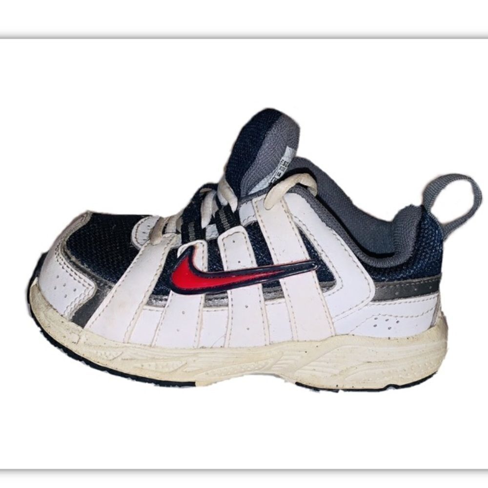 Boys Nike Advantage Runner shoes size 7c